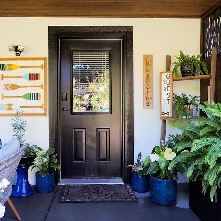 Rayleigh Riverfront Retreat- Peaceful Garden Oasis-25 Minutes To Ski Hill カムループス エクステリア 写真